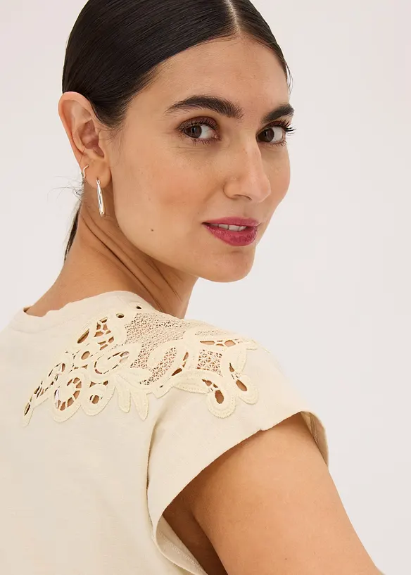 Topp med spetsdetaljer, bonprix