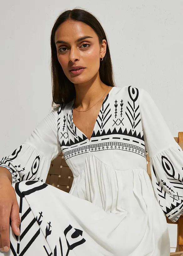 Mellanl&aring;ng kl&auml;nning i f&ouml;ljsam viskos, bonprix