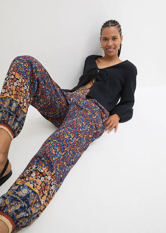 Vid dra p&aring;-viskosbyxa i viskos med smockad midja, bonprix