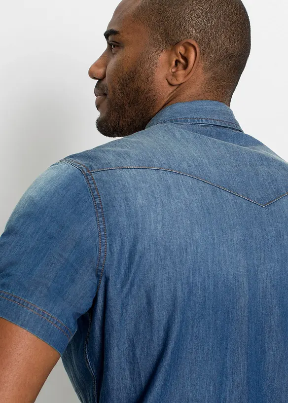 Kort&auml;rmad jeansskjorta i ekologisk bomull, smal passform, bonprix