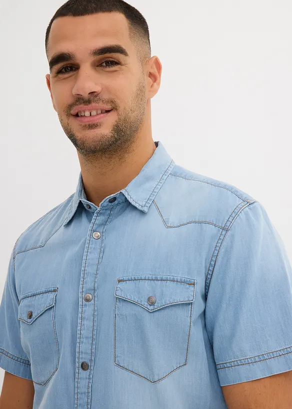 Kort&auml;rmad jeansskjorta i ekologisk bomull, smal passform, bonprix