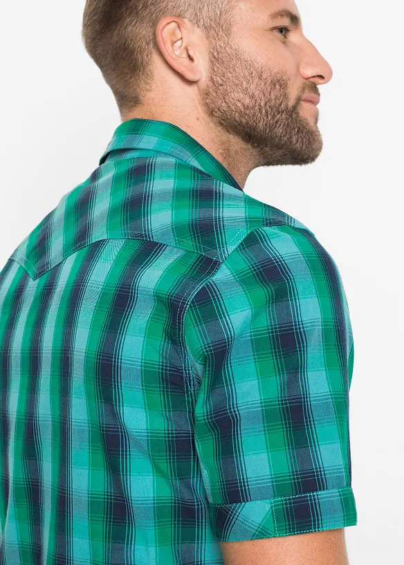 Kort&auml;rmad skjorta med p&aring;sydda fickor, bonprix