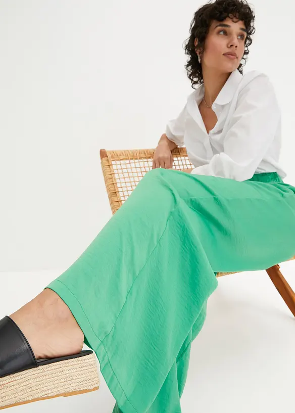 L&auml;tt, b&ouml;ljande palazzobyxa i l&aring;ng modell med h&ouml;g midja och bekv&auml;m linning, bonprix