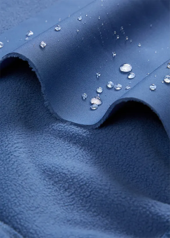 Vattenavvisande softshelljacka med huva, bonprix