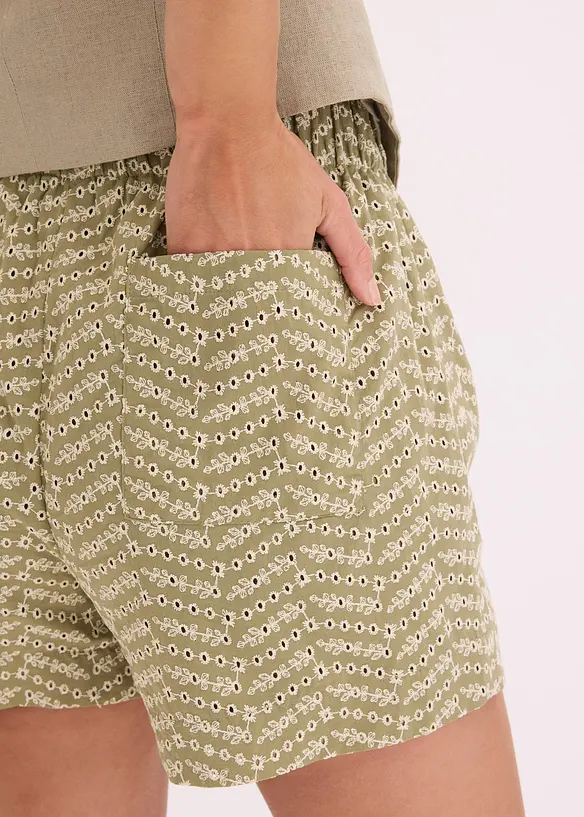 Shorts med h&aring;lbroderi, bonprix