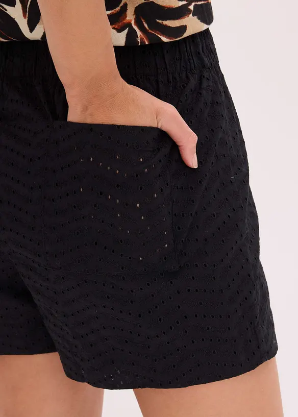 Shorts med h&aring;lbroderi, bonprix