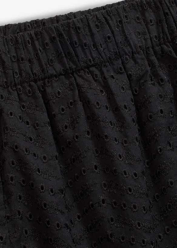 Shorts med h&aring;lbroderi, bonprix