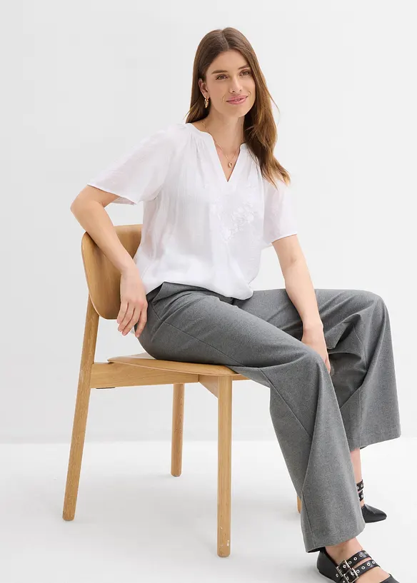 Kort&auml;rmad blus av krinklat material med strukturyta, bonprix