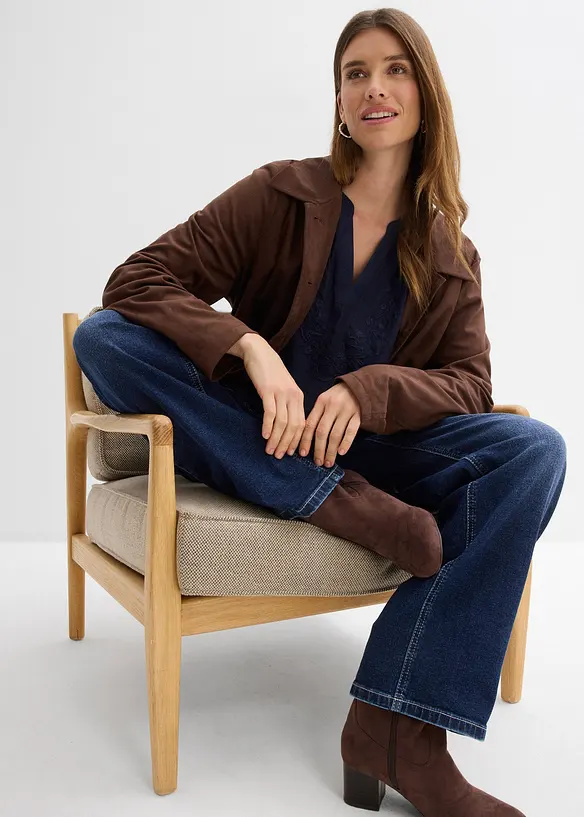 Kort&auml;rmad blus av krinklat material med strukturyta, bonprix