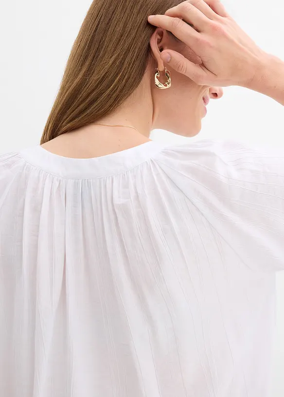 Kort&auml;rmad blus av krinklat material med strukturyta, bonprix