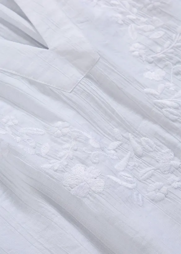 Kort&auml;rmad blus av krinklat material med strukturyta, bonprix