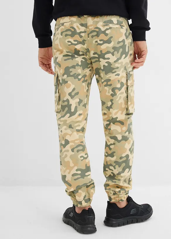 Cargobyxa i dra p&aring;-modell med raka ben, normal passform, bonprix