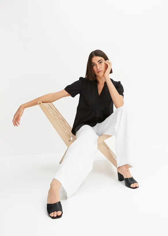 Blus med h&aring;lbroderi, bonprix