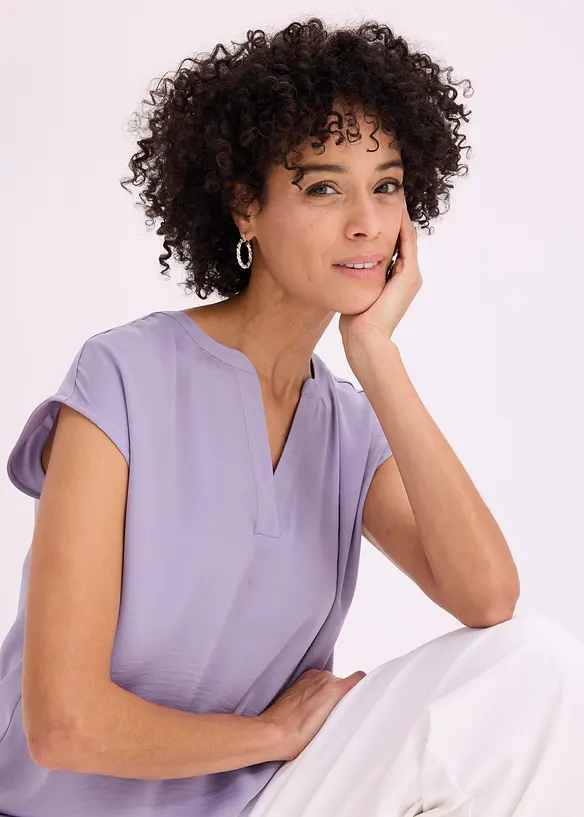 Ledig satinblus med &ouml;verskurna &auml;rmar, bonprix