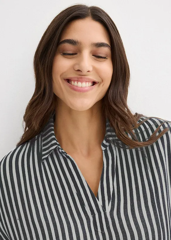 Kort&auml;rmad blus i f&ouml;ljsam viskos, bonprix