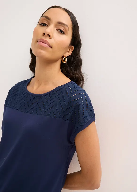 Topp med spets i mjuk viskos, bonprix