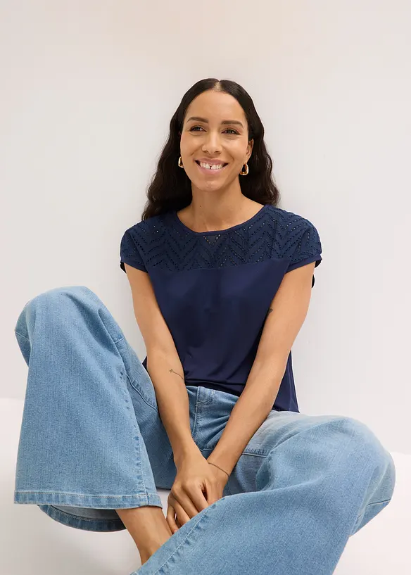 Topp med spets i mjuk viskos, bonprix