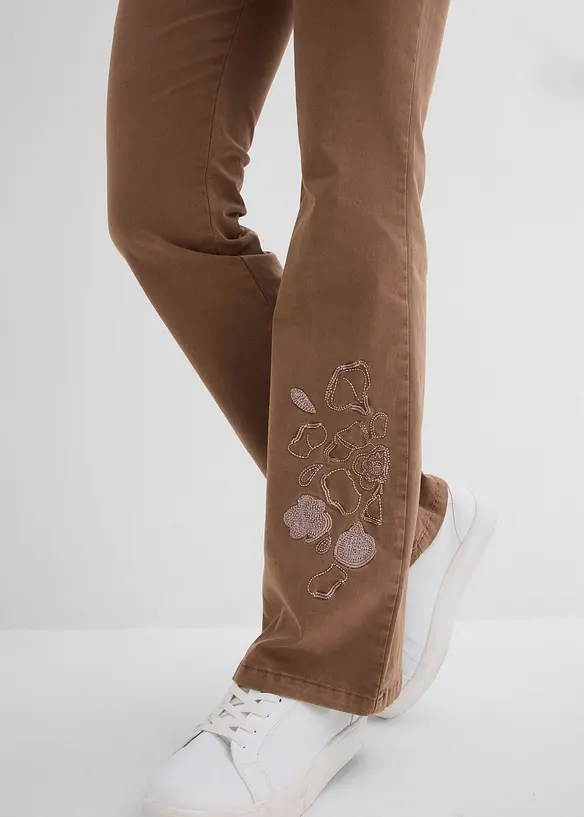Bootcut-jeans med broderi, bonprix