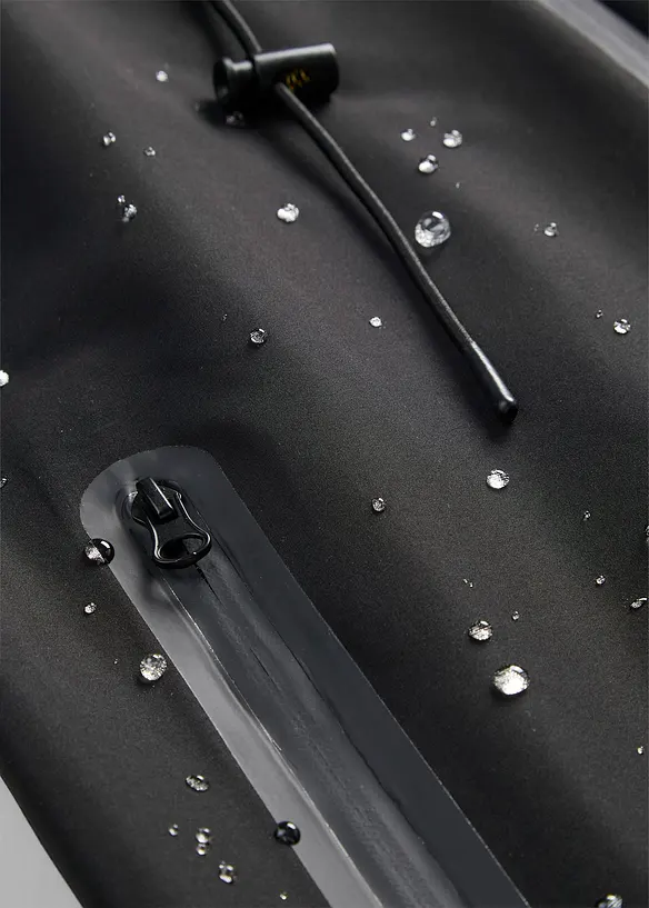 L&auml;tt regnkappa med f&ouml;rvaringsp&aring;se, bonprix