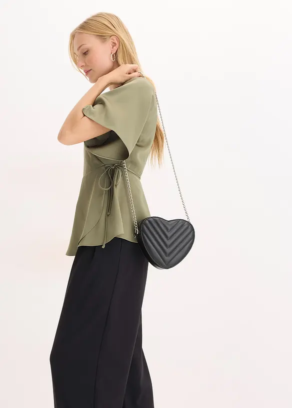 Kort&auml;rmad blus med djup ringning, bonprix