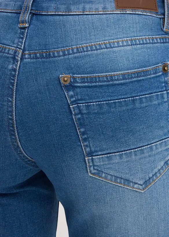 Stretchiga jeansbermudas med f&auml;rgade uppvikta benslut, bonprix