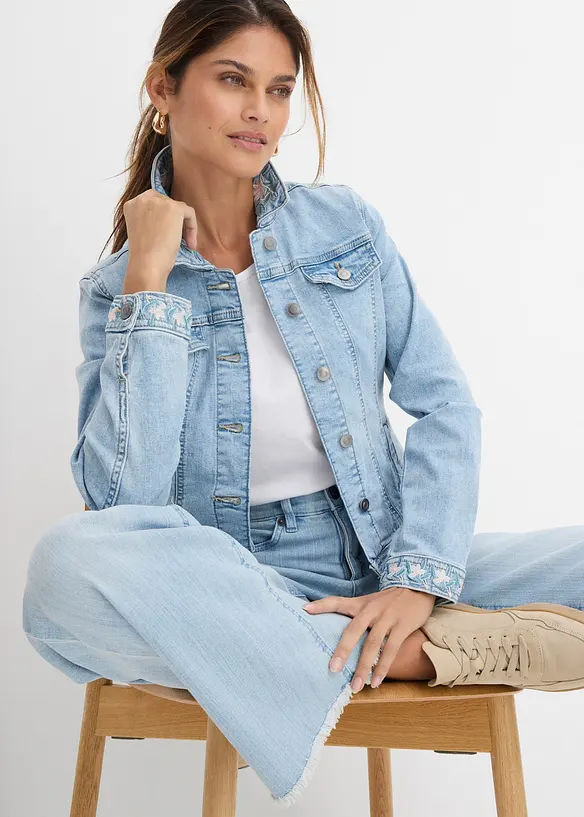 Jeansjacka med broderi, bonprix