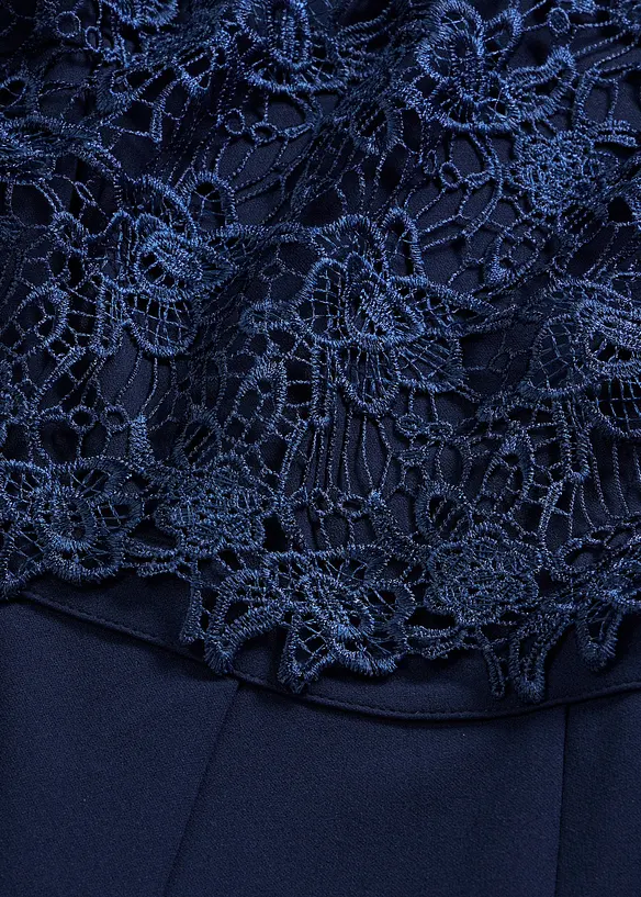 Jumpsuit av stabil trik&aring; med spets, bonprix