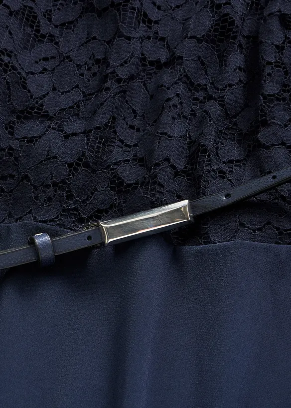 Minikl&auml;nning med spets och sk&auml;rp, bonprix