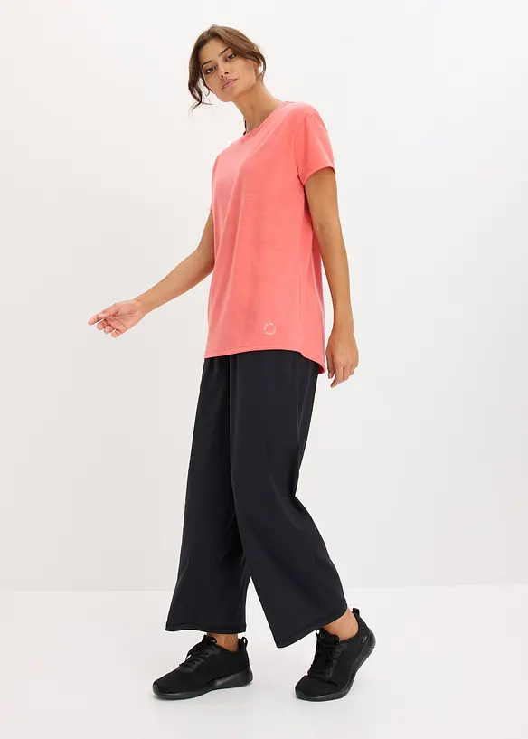 Bekv&auml;m sportbyxa i caprimodell med vida ben, bonprix