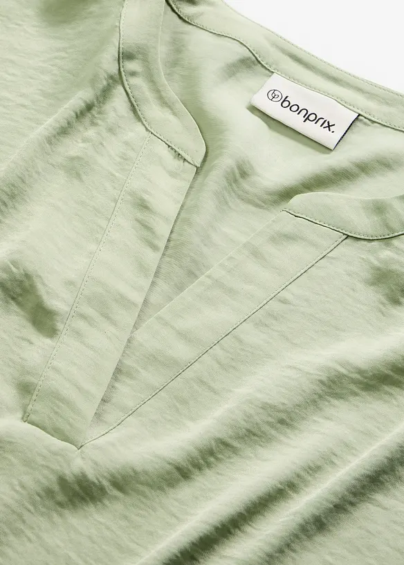 Ledig satinblus med &ouml;verskurna &auml;rmar, bonprix