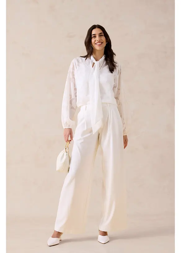 Dra p&aring;-blus med broderi, bonprix