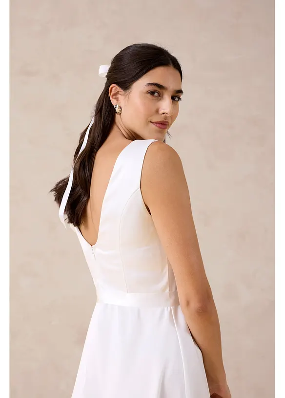 Fodralkl&auml;nning av glansig satin, bonprix