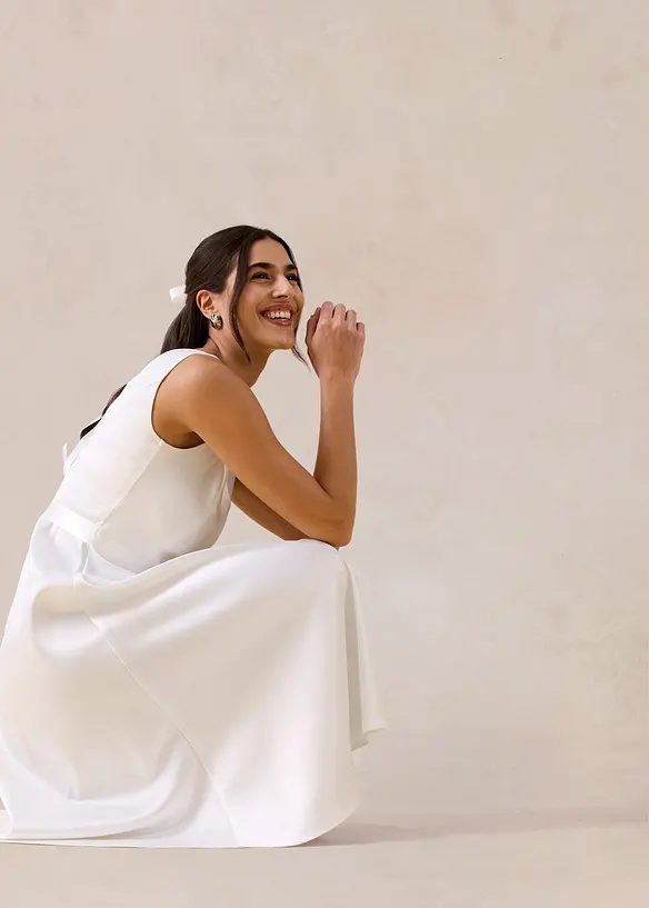 Fodralkl&auml;nning av glansig satin, bonprix