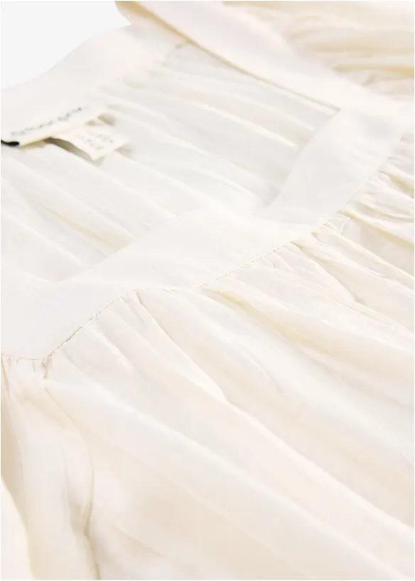 Blus av krinklat material med struktur, bonprix