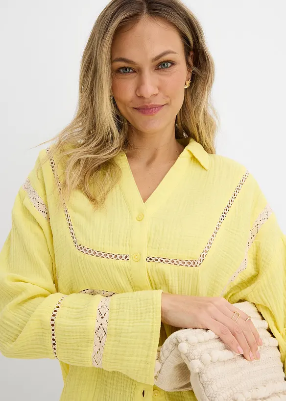 Muslinblus med spetsinf&auml;llningar, bonprix