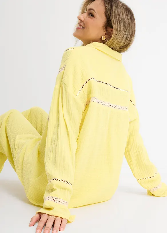 Muslinblus med spetsinf&auml;llningar, bonprix