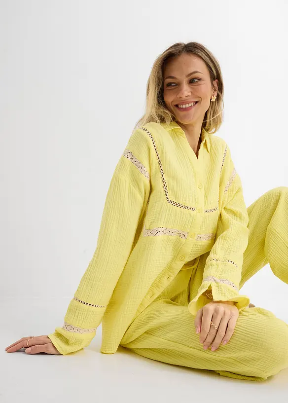 Muslinblus med spetsinf&auml;llningar, bonprix