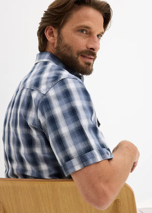 Kort&auml;rmad skjorta med p&aring;sydda fickor, bonprix