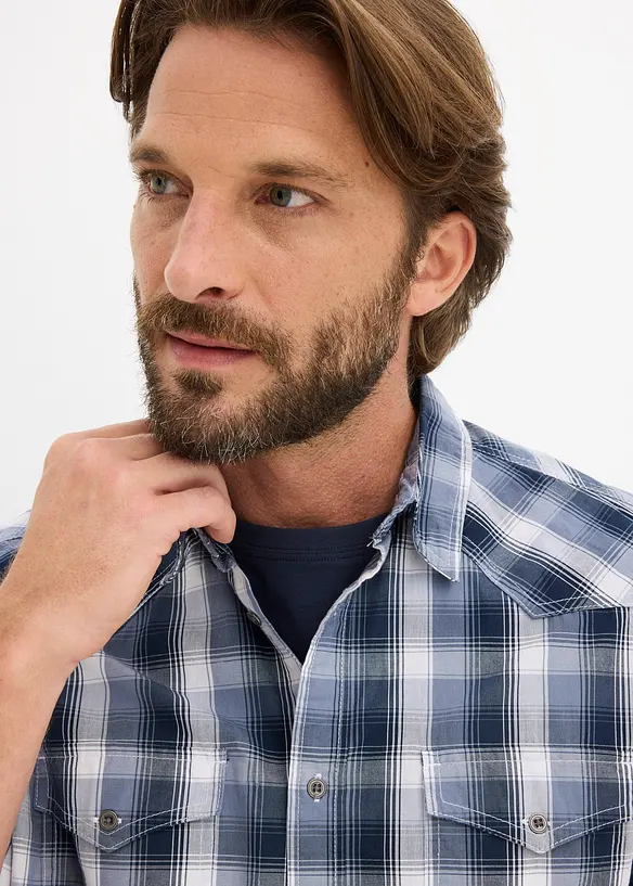 Kort&auml;rmad skjorta med p&aring;sydda fickor, bonprix