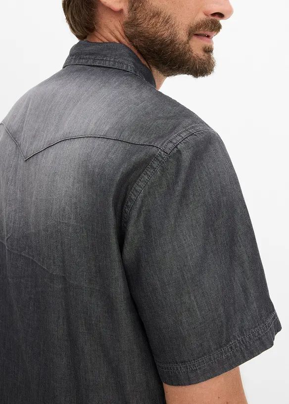 Kort&auml;rmad jeansskjorta i ekologisk bomull, smal passform, bonprix