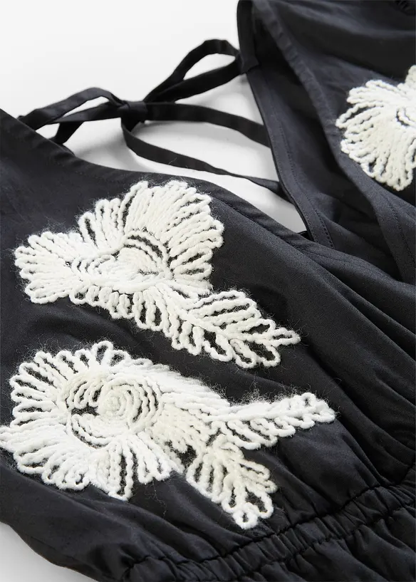 Mellanl&aring;ng kl&auml;nning med broderi, bonprix