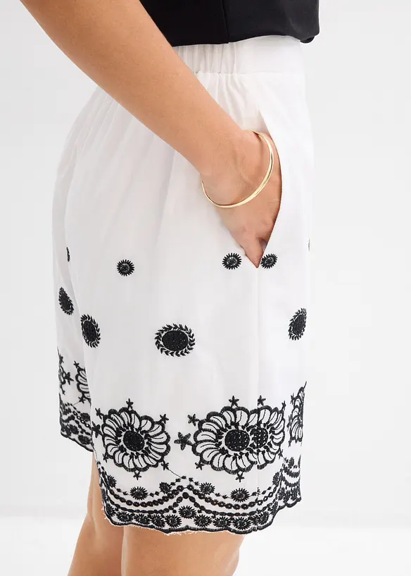 Shorts med brodyr, bonprix