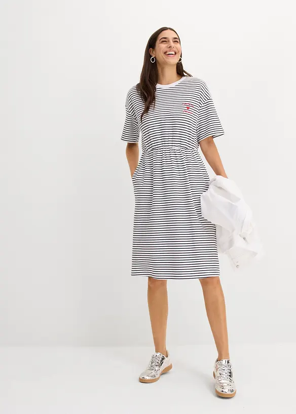 Randig T-shirtkl&auml;nning med broderi, bonprix