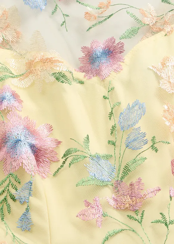 Spetskl&auml;nning med blombroderi, bonprix