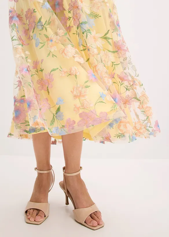 Spetskl&auml;nning med blombroderi, bonprix