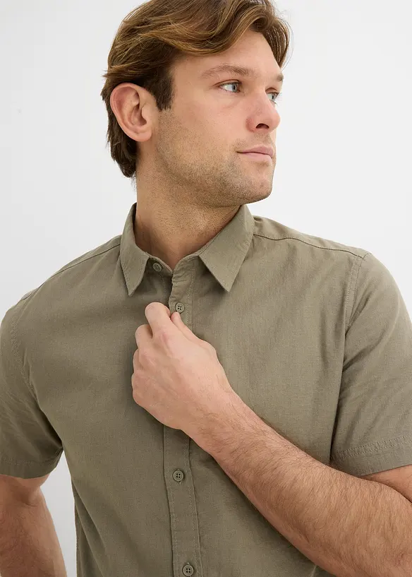 Kort&auml;rmad skjorta i luftig linnemix, bonprix