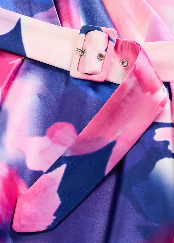 One shoulder-kl&auml;nning i gl&auml;nsande satin, bonprix