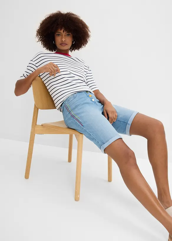 Jeansbermudas Mid Waist med broderi och bekv&auml;m midja, bonprix