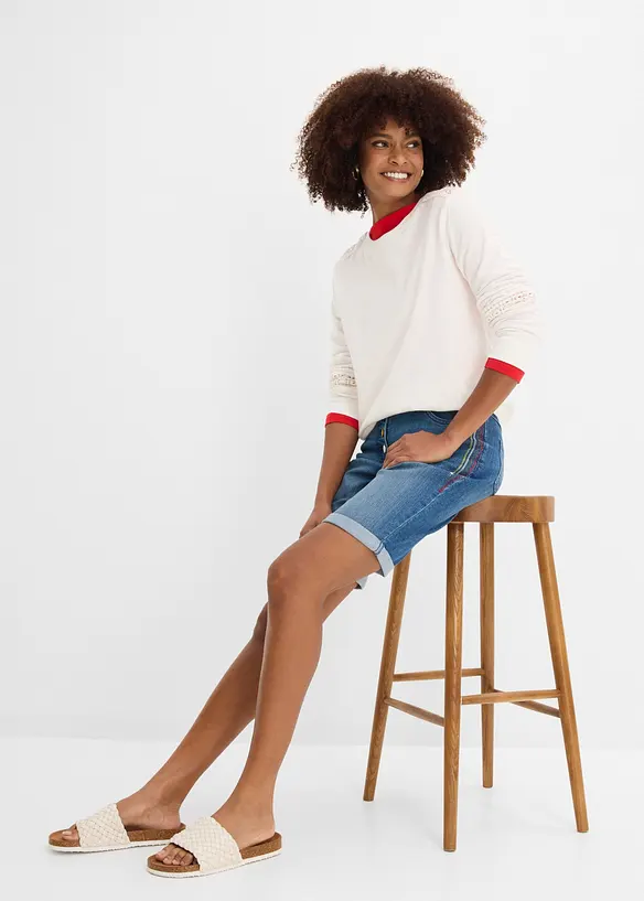 Jeansbermudas Mid Waist med broderi och bekv&auml;m midja, bonprix