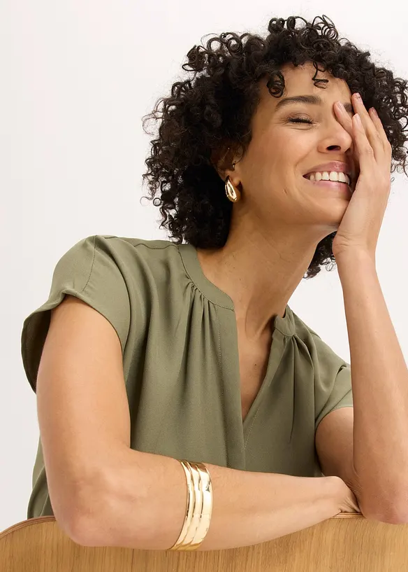 Kort&auml;rmad blus med dold knappsl&aring;, bonprix